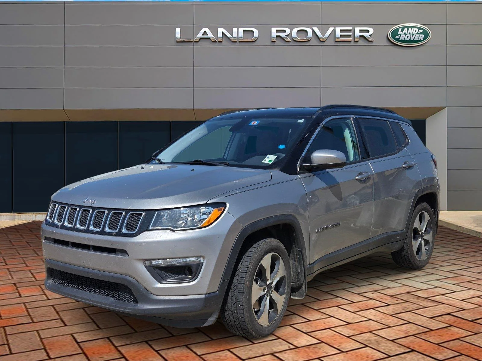 Used 2018 Olive Green Pearlcoat Jeep Latitude image 1