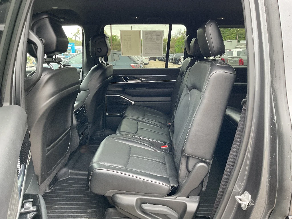 Certified Used 2022 Baltic Gray Metallic Clear Coat Wagoneer Series II image 9