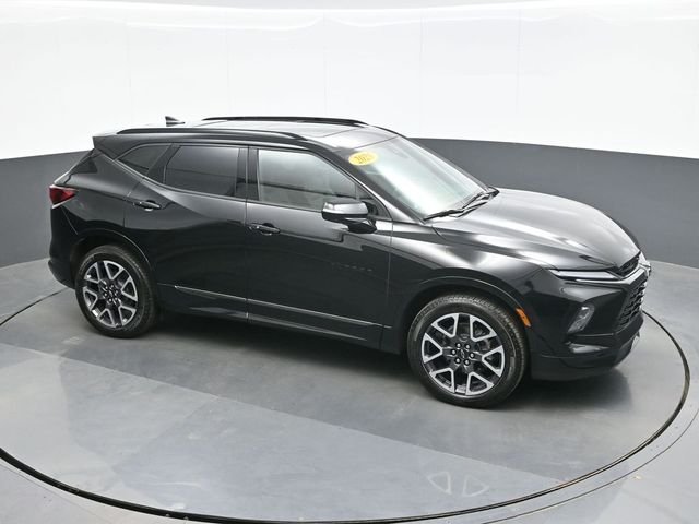 Used 2025 Black Chevrolet RS image 15