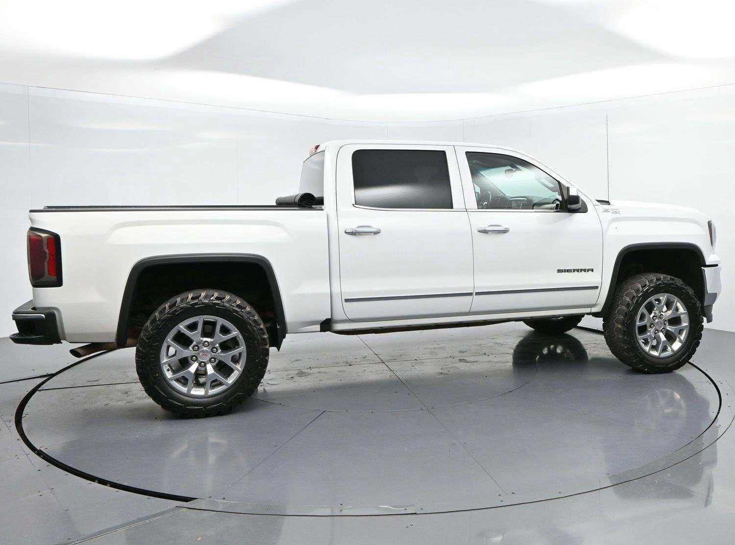 Used 2018 Summit White GMC SLT image 8