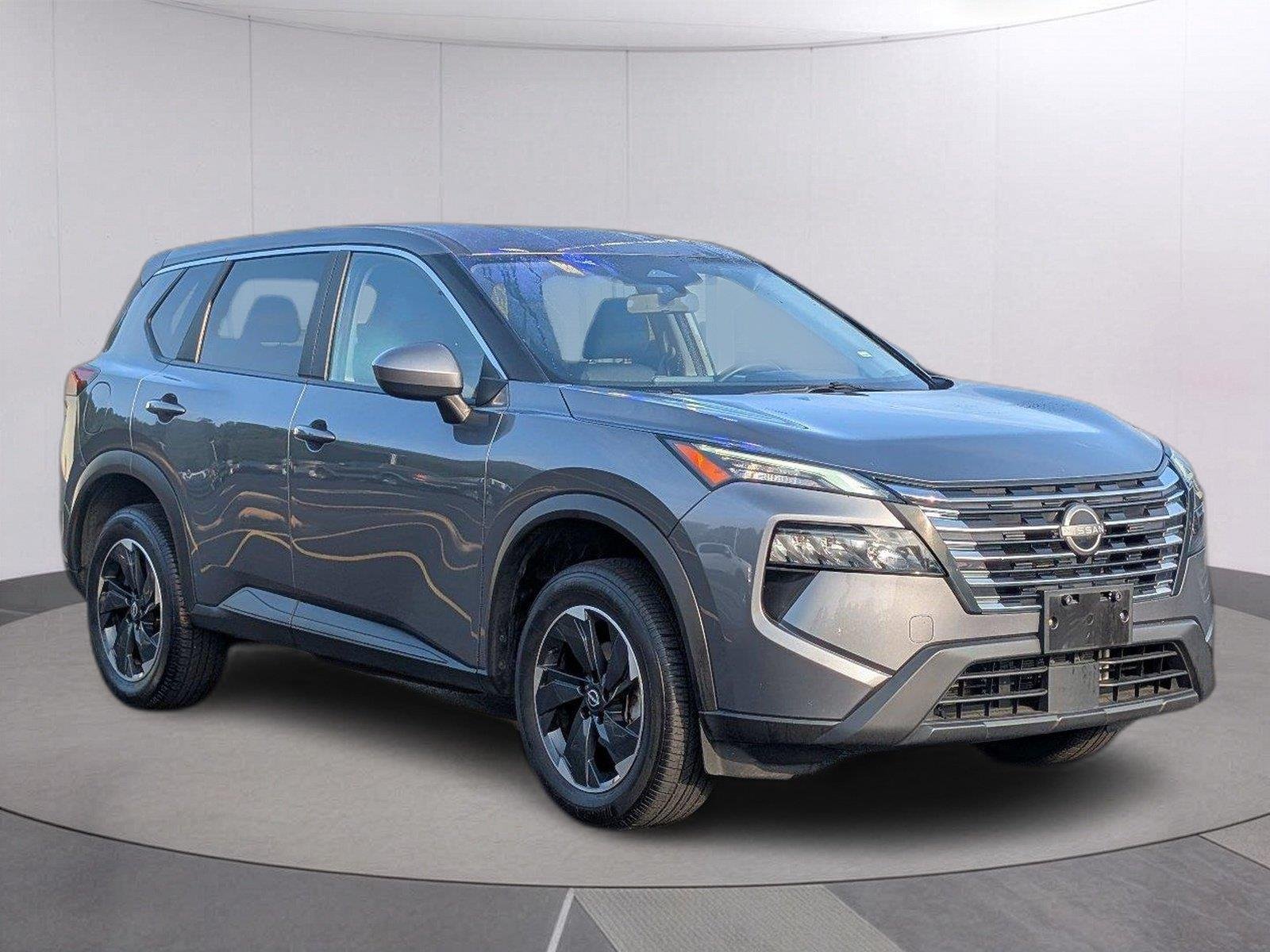 Used 2025 Gun Metallic Nissan SV image 9