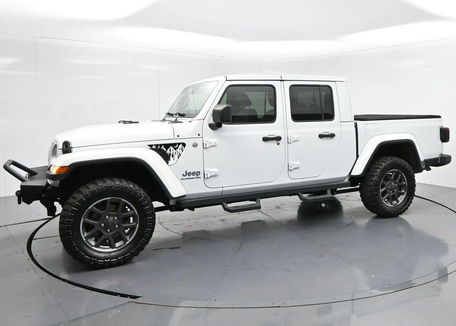 Used 2020 Bright White Clearcoat Jeep Overland image 4