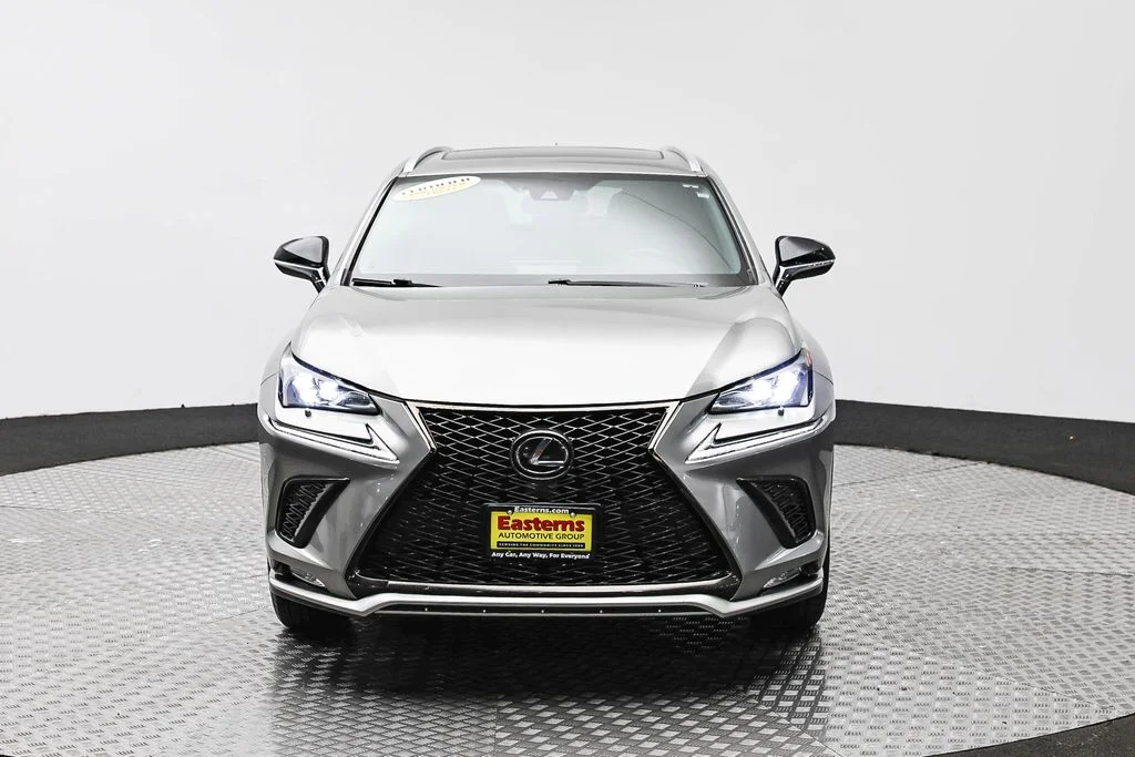 Used 2018  Lexus  image 2