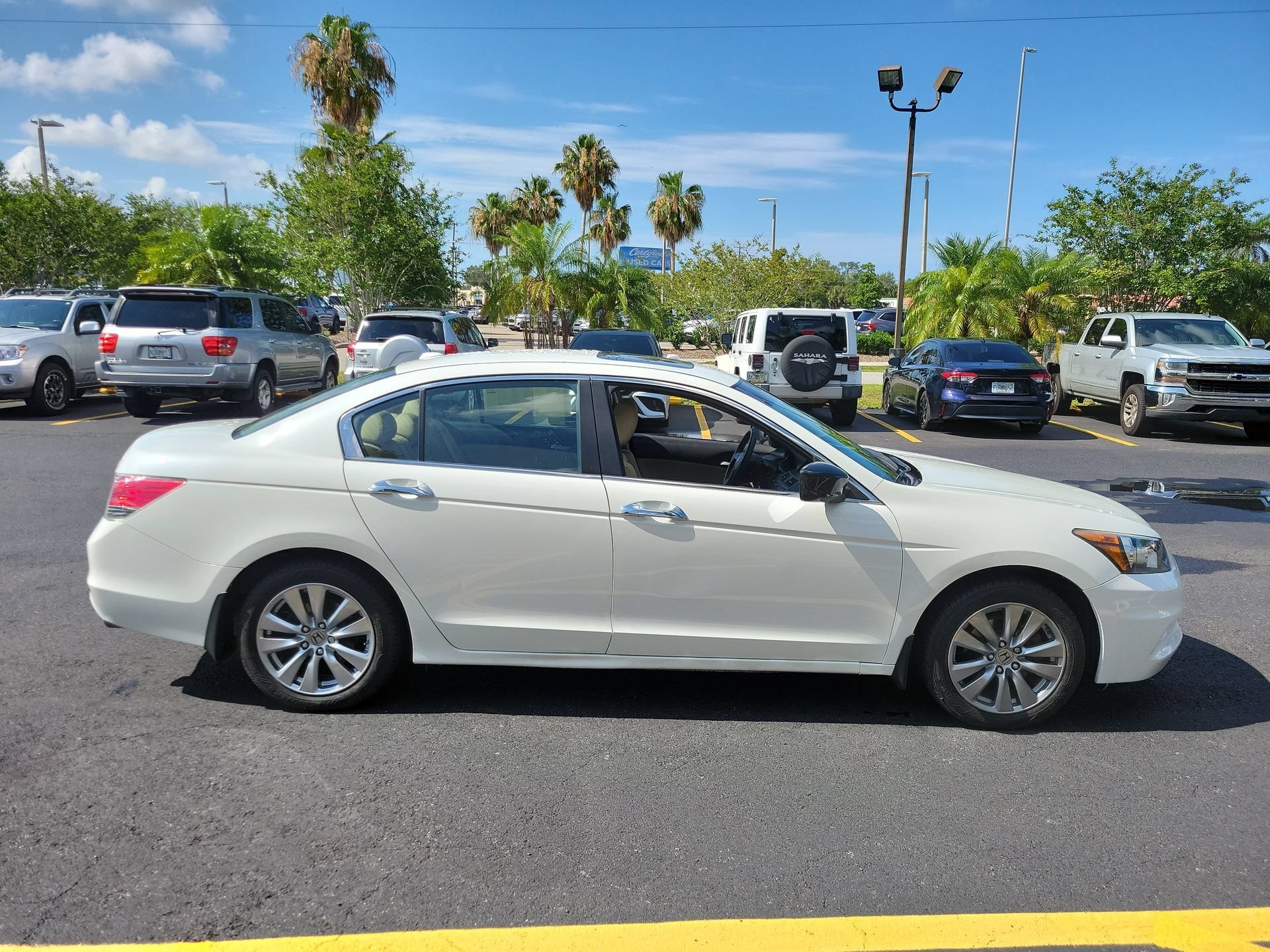 Used 2012 Taffeta White Honda EX-L image 4
