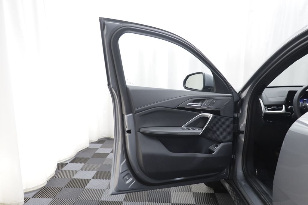 New 2026 Skyscraper Grey Metallic BMW xDrive28i image 5