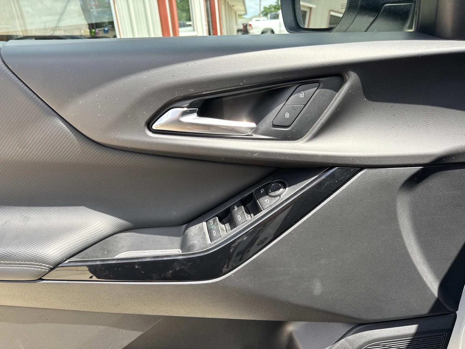Used 2025 Summit White Chevrolet AWD LT image 19