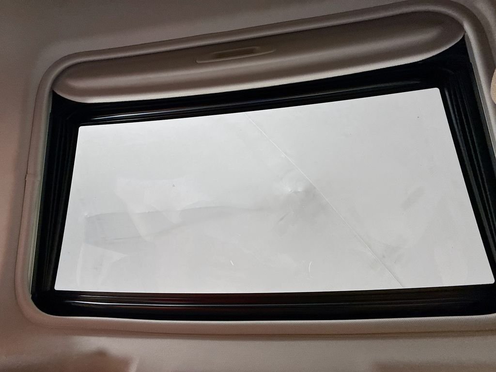 Used 2023 Ice Cap Toyota Hybrid XLE image 21
