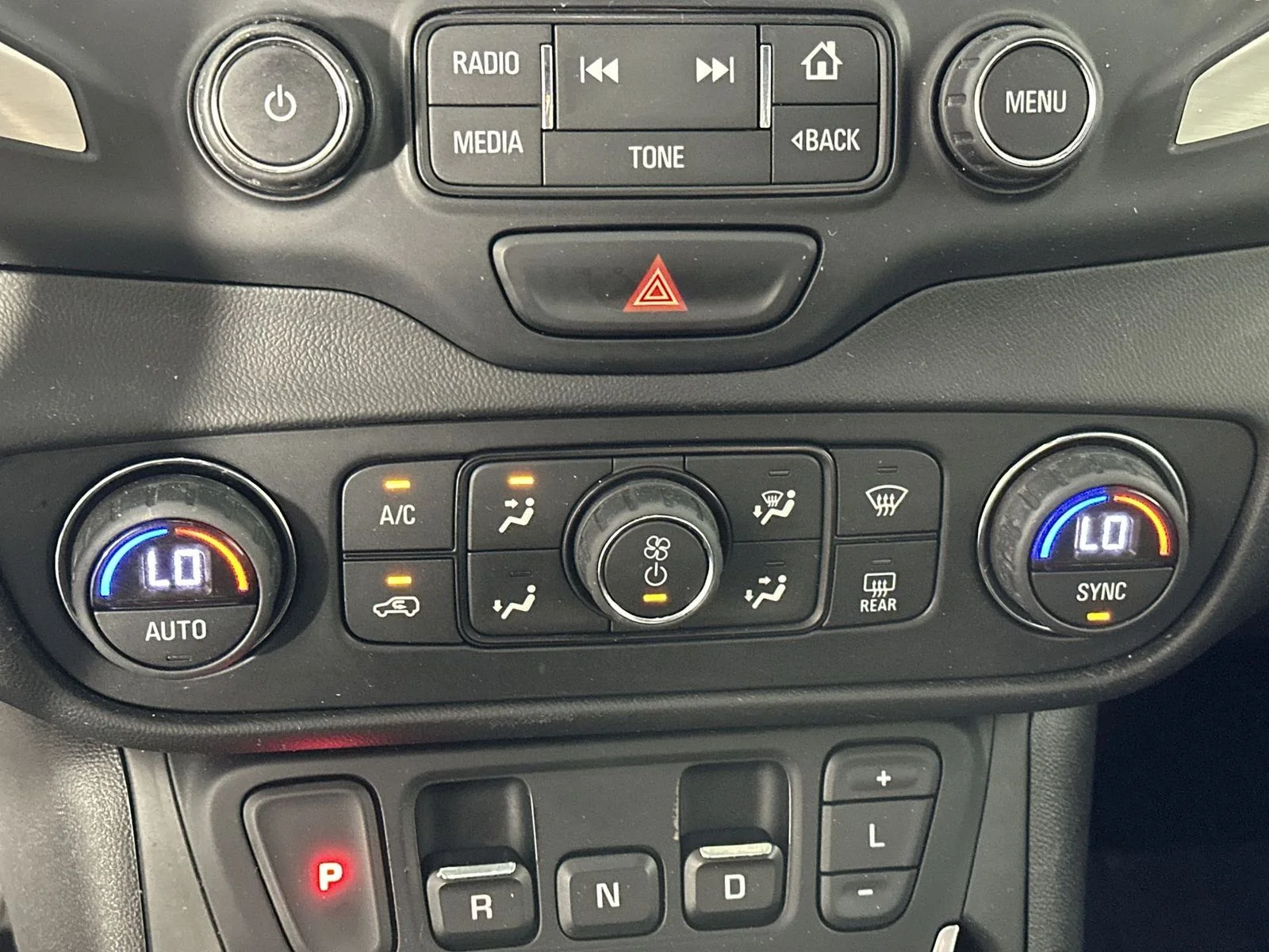 Used 2018 White GMC SLT image 19