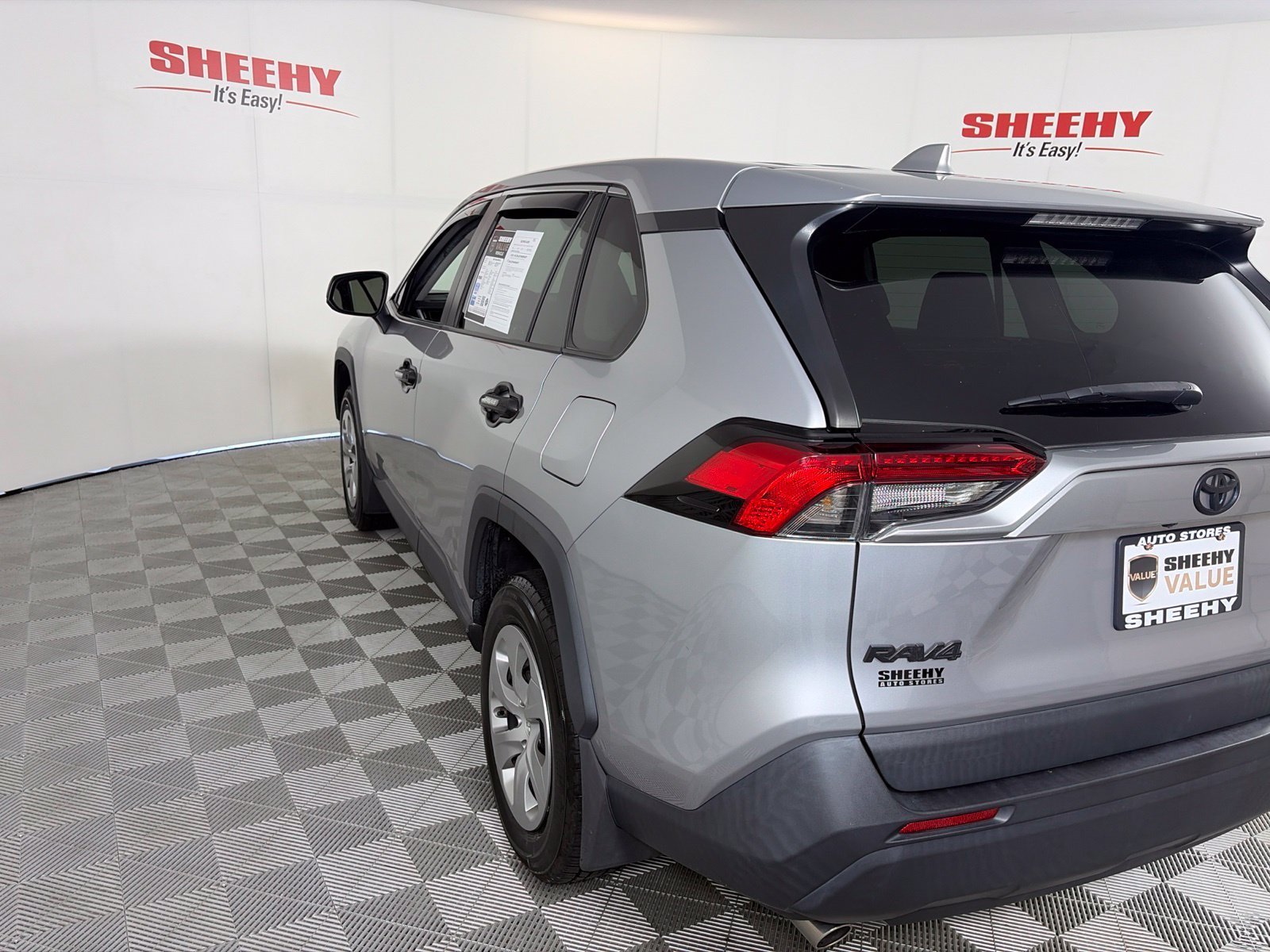 Used 2022 Silver Toyota LE image 24