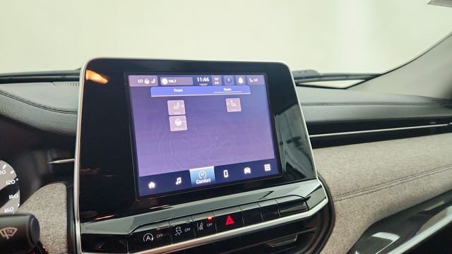 Used 2022 Silver Jeep Latitude image 24