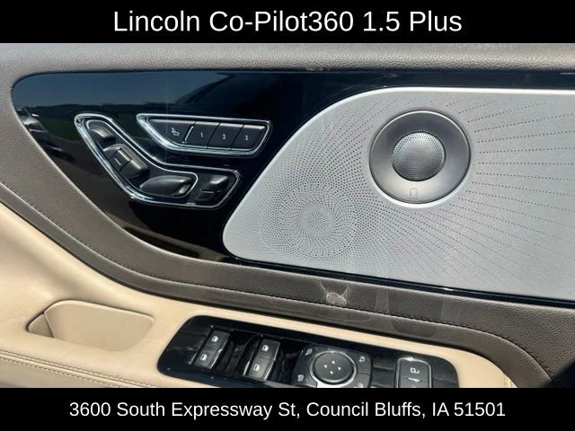 Used 2023 Red Lincoln Reserve image 13