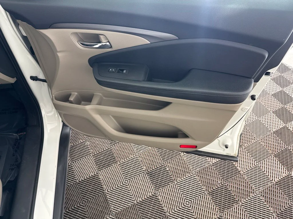 Used 2017 White Honda EX-L image 31