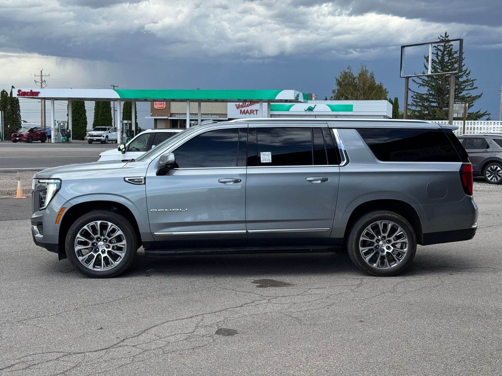 Used 2025 Silver GMC Denali image 7