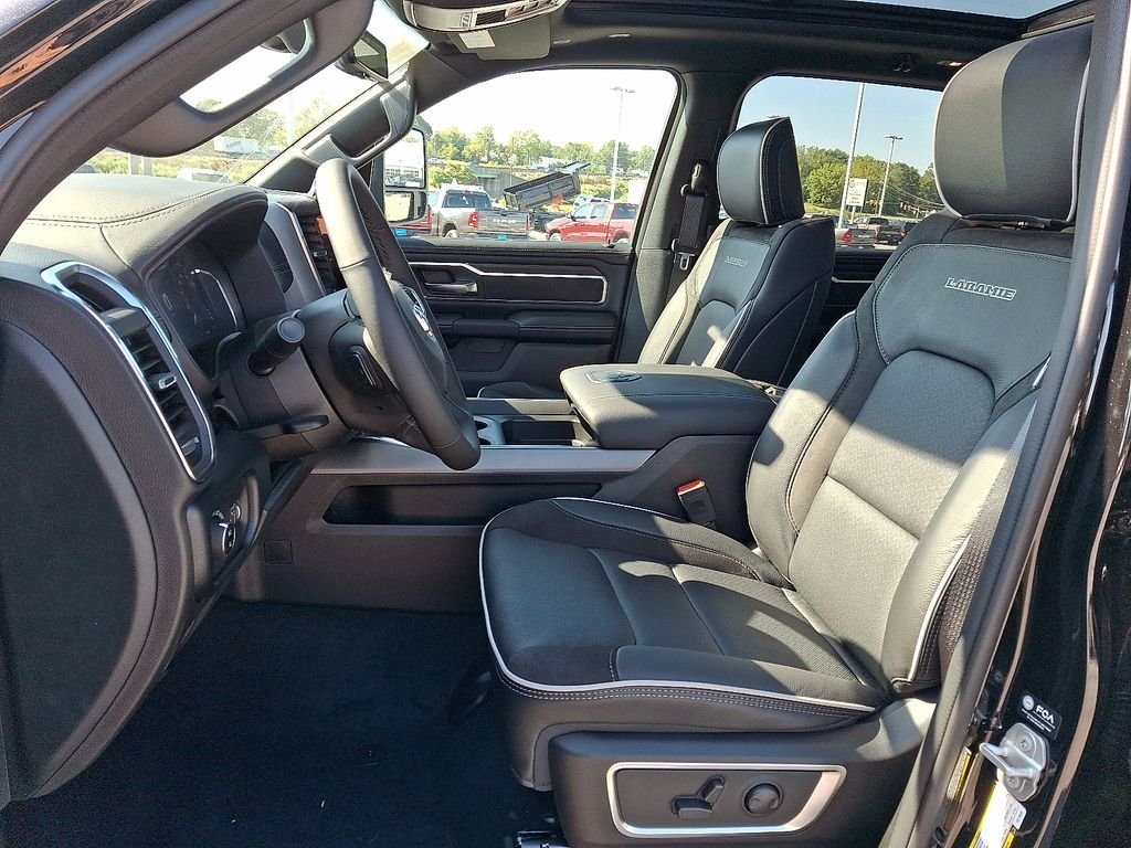 New 2026 Diamond Black Crystal Pearl-Coat Exterior Paint RAM Laramie image 9