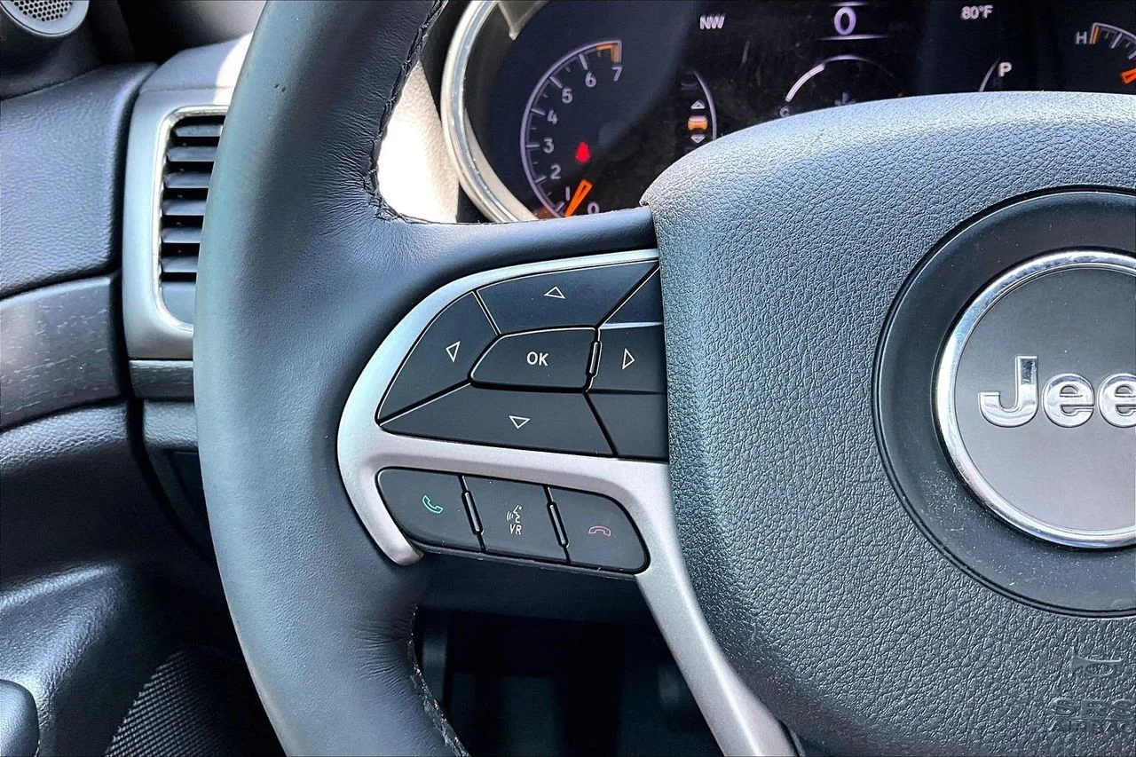 Certified Used 2018 Black Jeep Altitude image 29