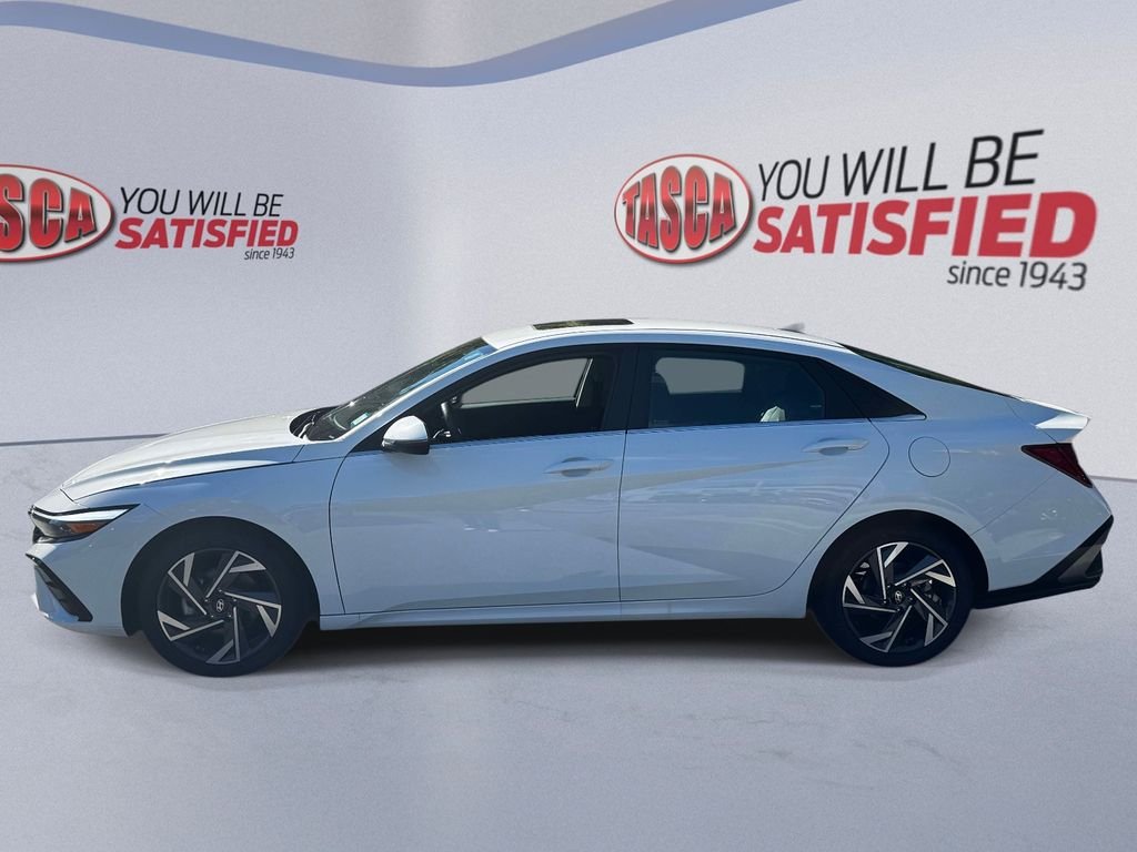 2025 Hyundai Elantra Limited - Photo 7