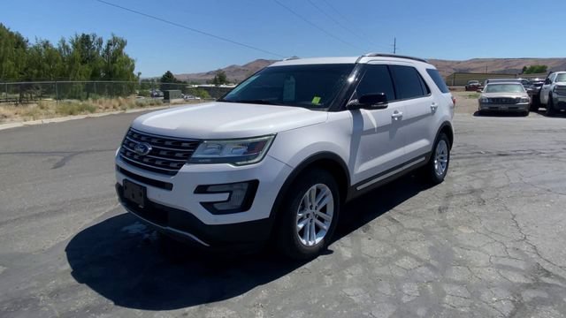 Used 2017 White Ford XLT image 4