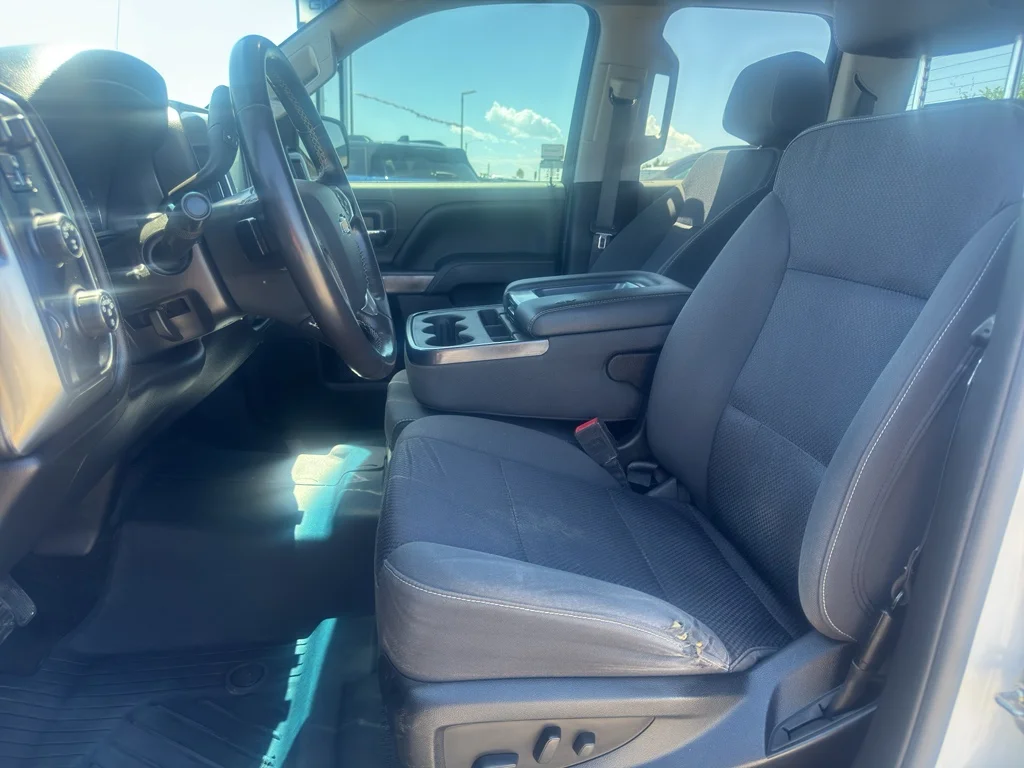 Used 2018 SUMMIT WHITE Chevrolet LT image 11