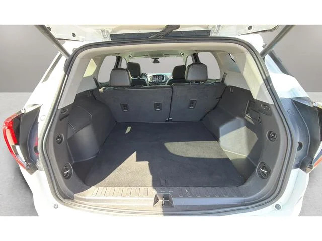 Used 2024 White GMC SLT image 31