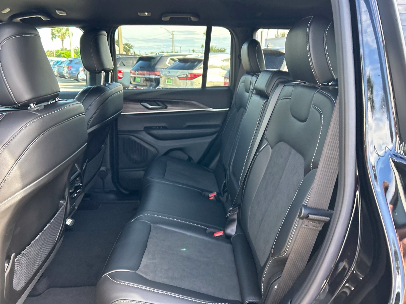 New 2027 High-Gloss Black Paint Jeep Laredo Altitude image 10