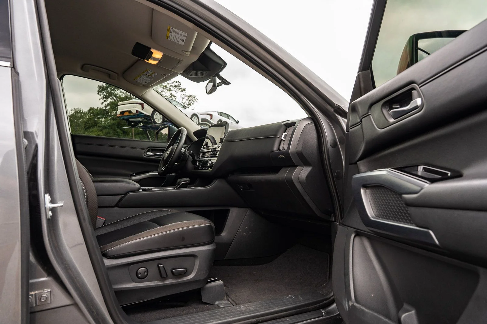 Used 2025 Gray Nissan SL image 10