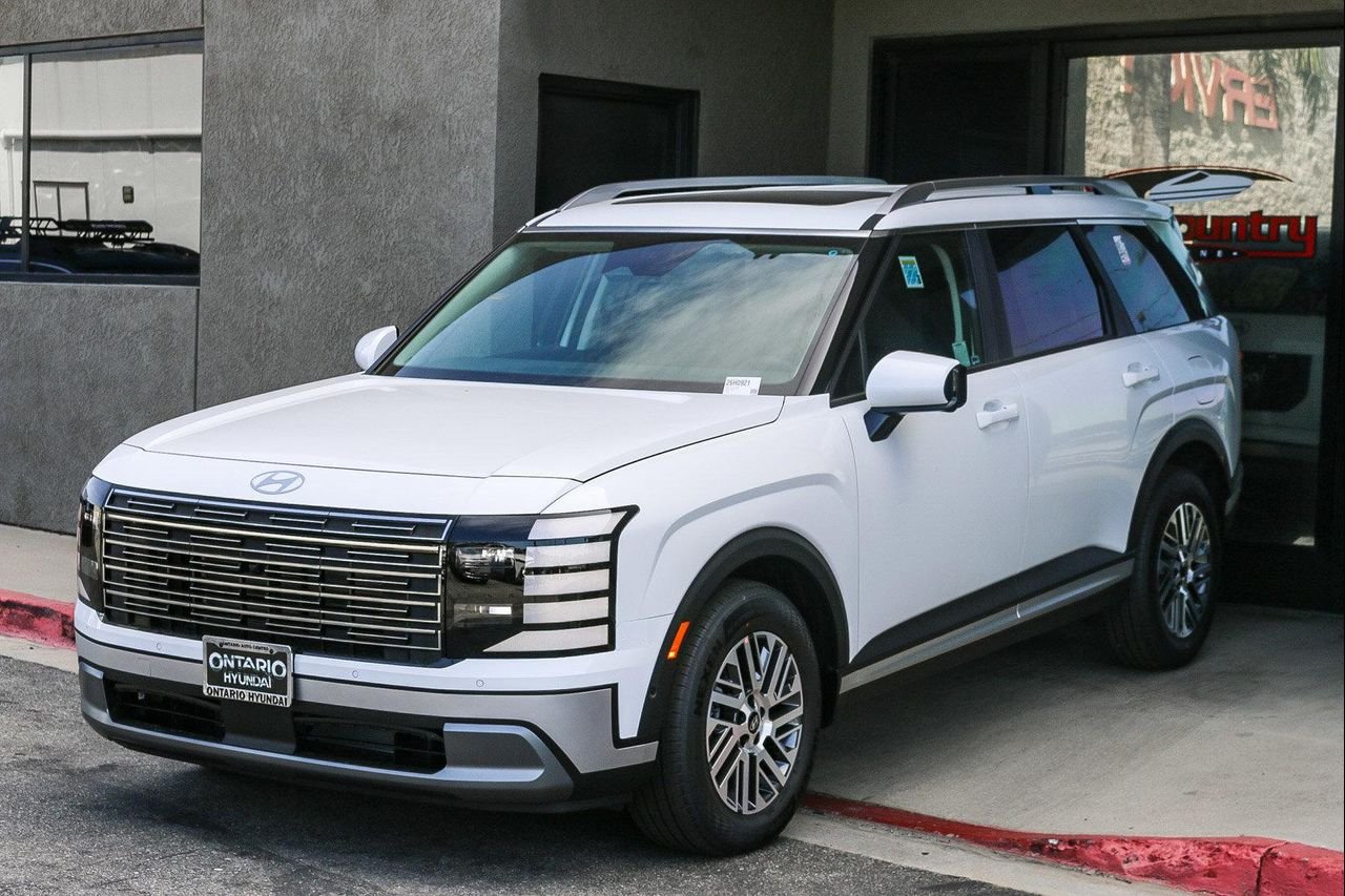 New 2026 White Hyundai SEL Premium image 4