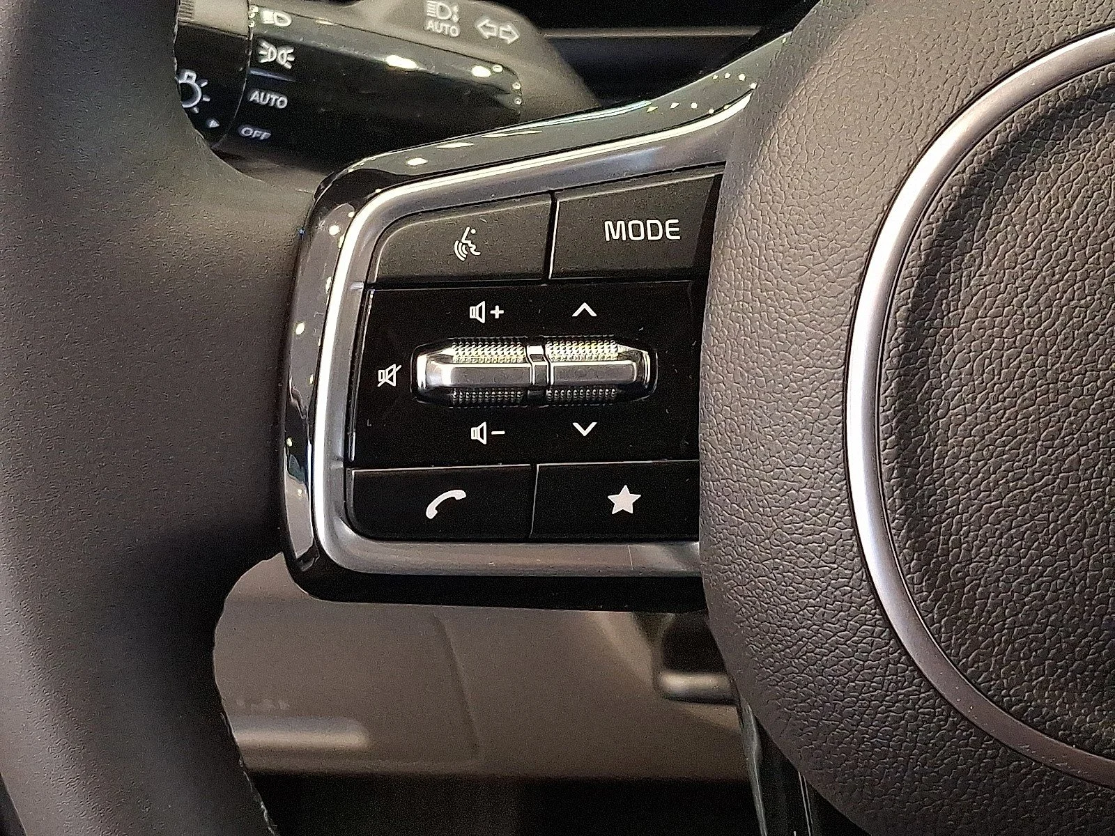 New 2026 Ceramic Silver Kia EX image 15