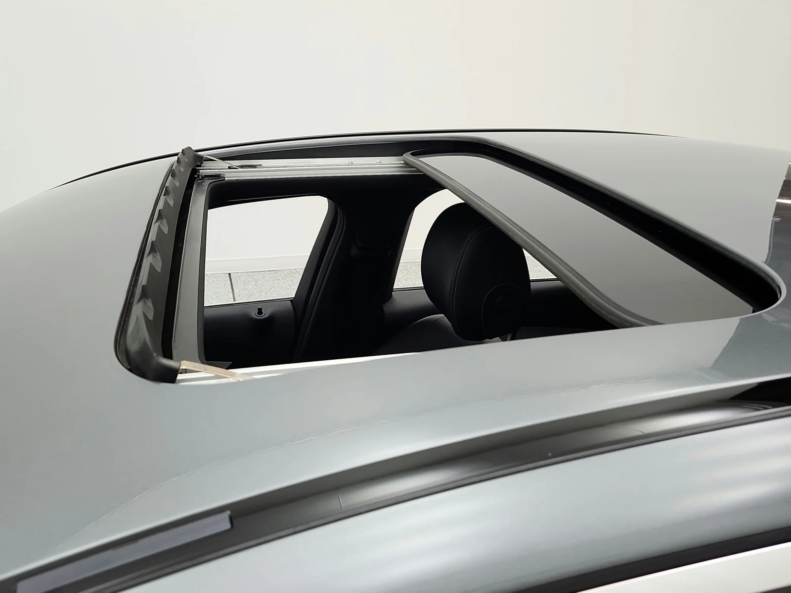 Used 2018 Selenite Grey Metallic Mercedes-Benz C 350e Sedan image 15