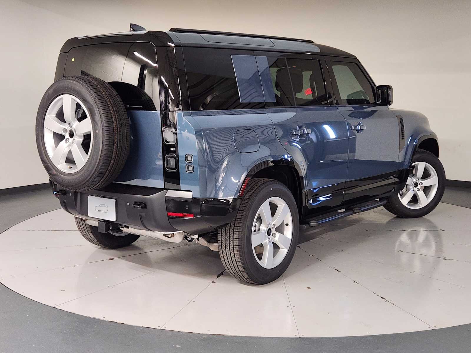 New 2026 Tasman Blue Land Rover X-Dynamic SE image 2