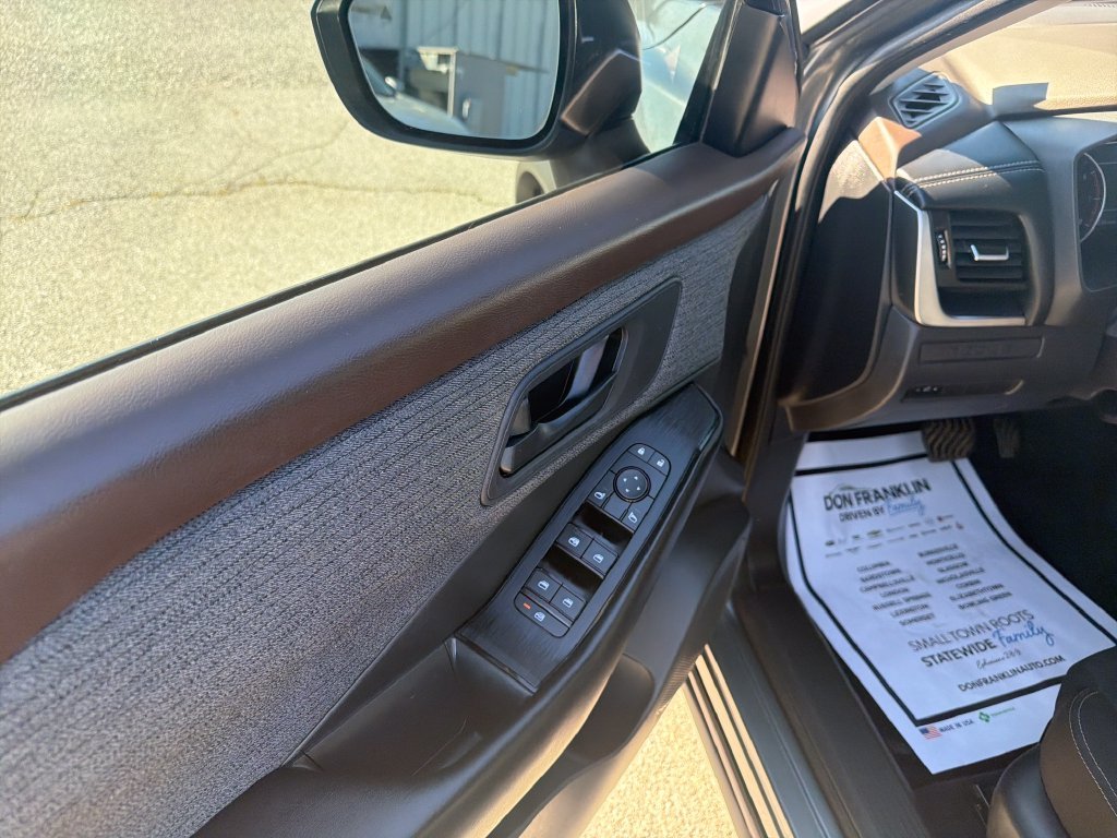 Used 2023 Gray Nissan S image 11