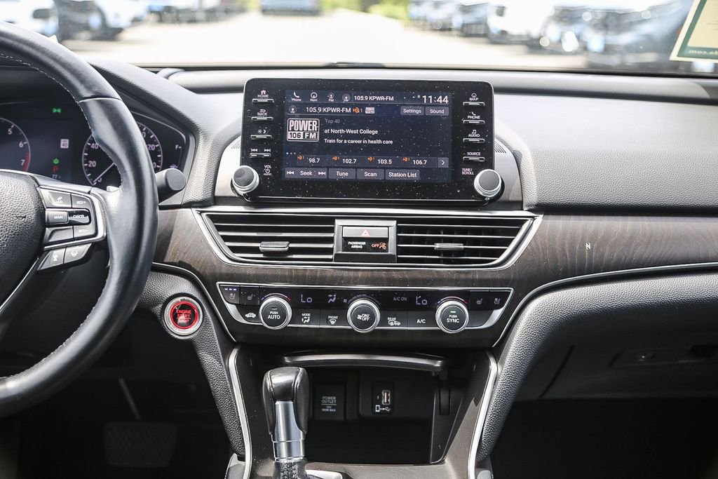 Used 2018 Platinum White Pearl Honda Touring image 13