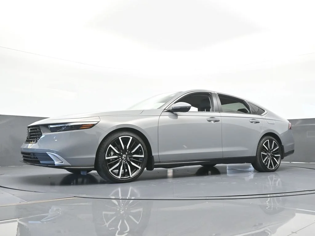 Used 2024 Solar Silver Metallic Honda Touring image 53