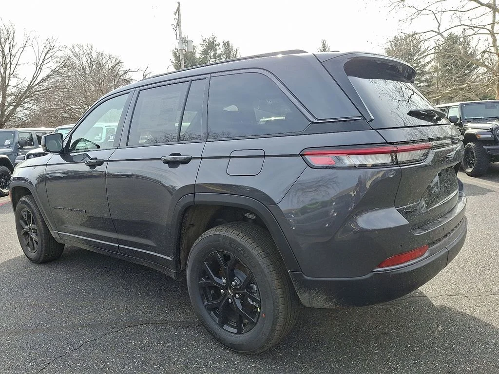 New 2026 Baltic Gray Metallic Clear-Coat Exterior Paint Jeep Altitude image 3