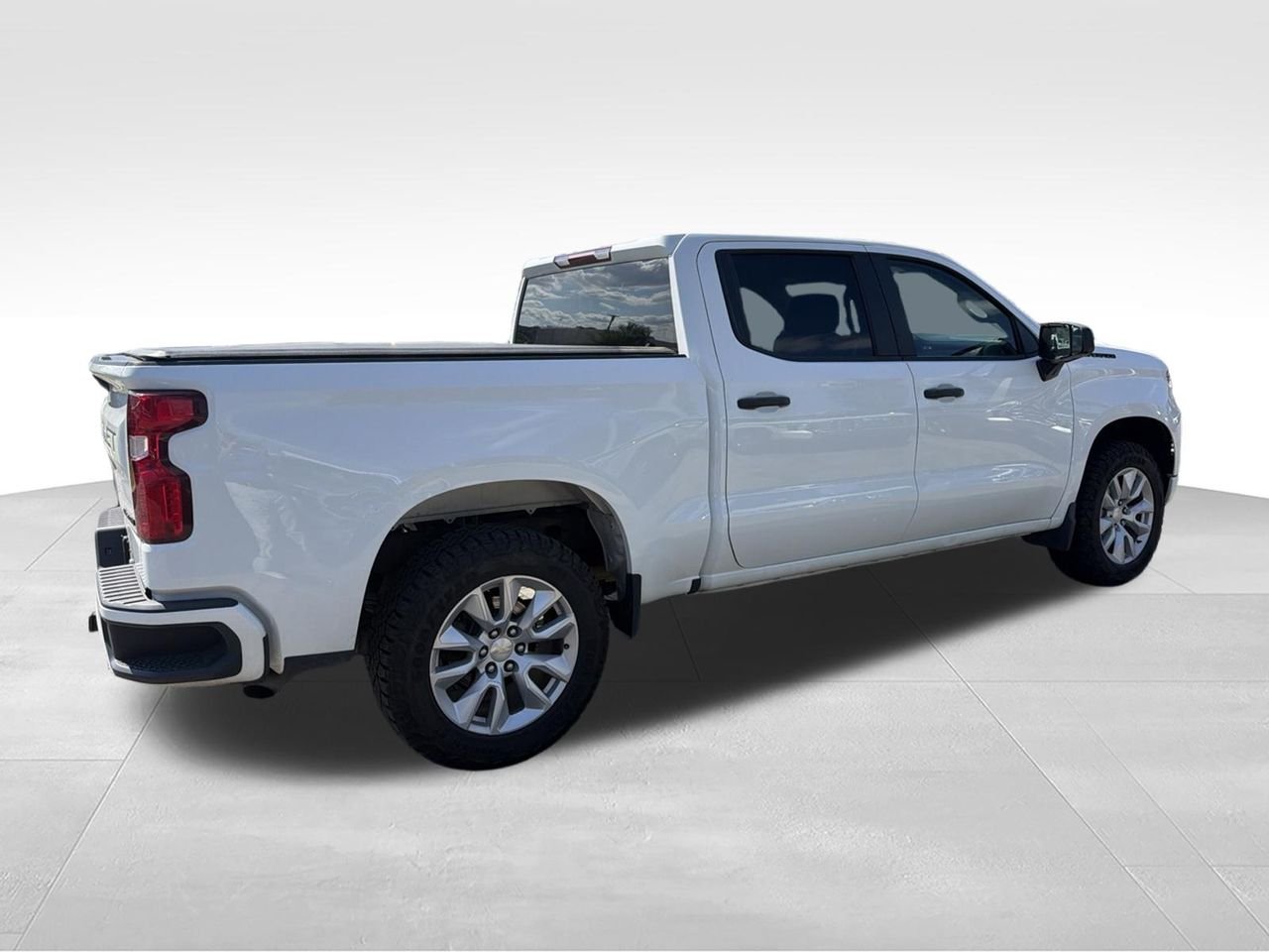 Used 2023 White Chevrolet Custom image 5