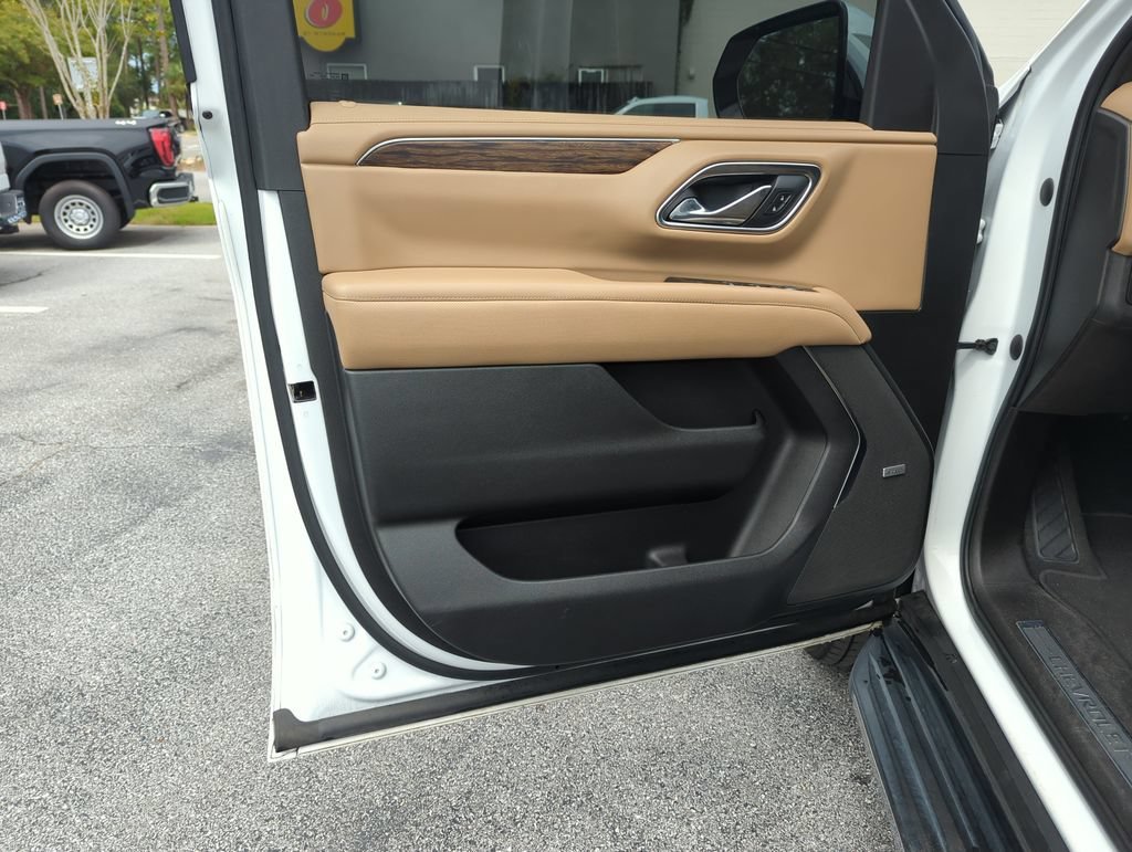Used 2021 SUMMIT WHITE Chevrolet Premier image 17
