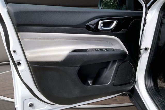 Used 2025 White Jeep Limited image 21