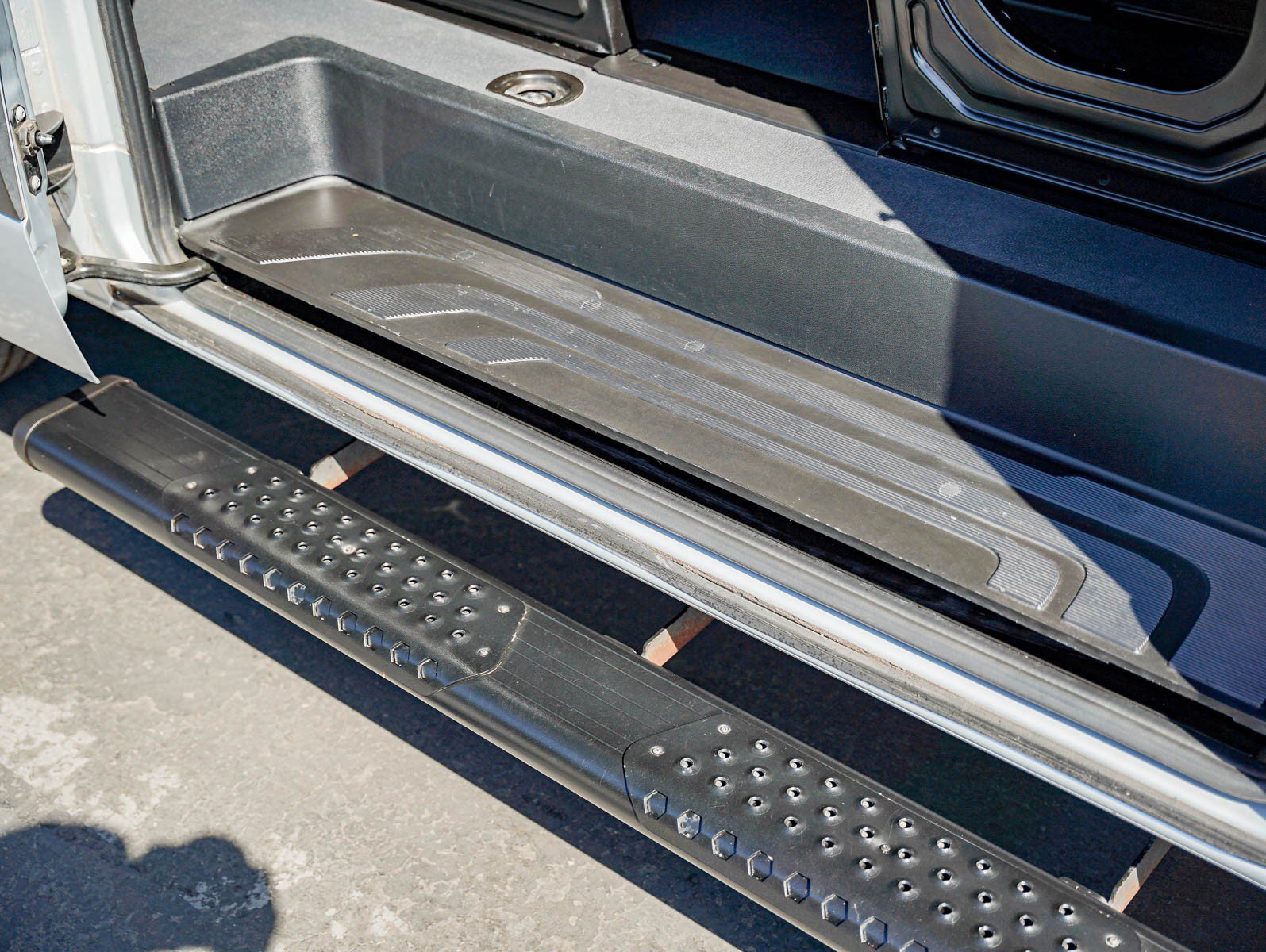 Used 2024 Iridium Silver Mercedes-Benz 2500 Standard Roof I4 Diesel 144 RWD image 9
