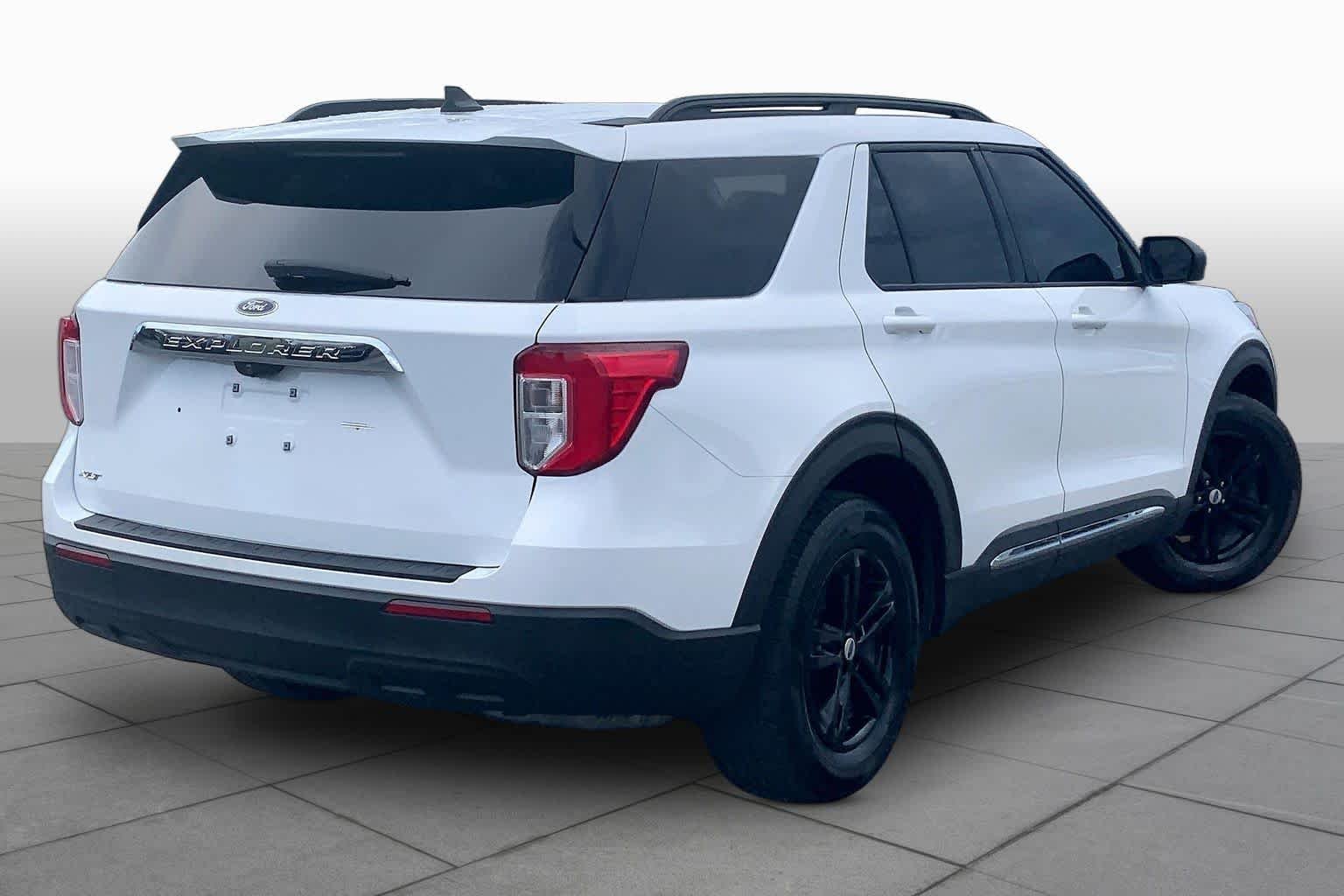 Used 2022 Oxford White Ford XLT image 13