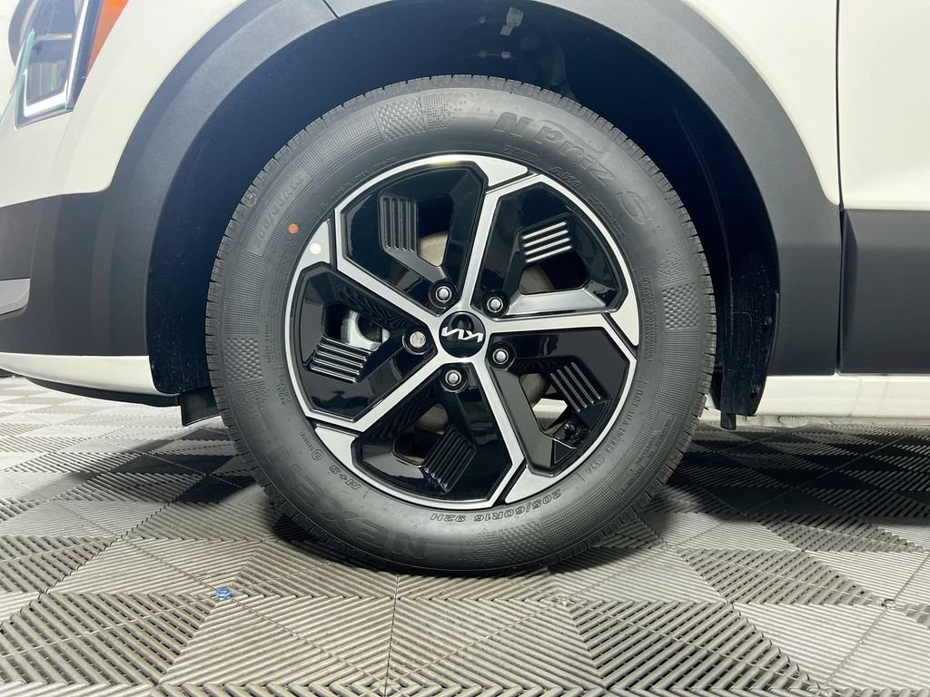 New 2026 Snow White Pearl Kia EX image 12