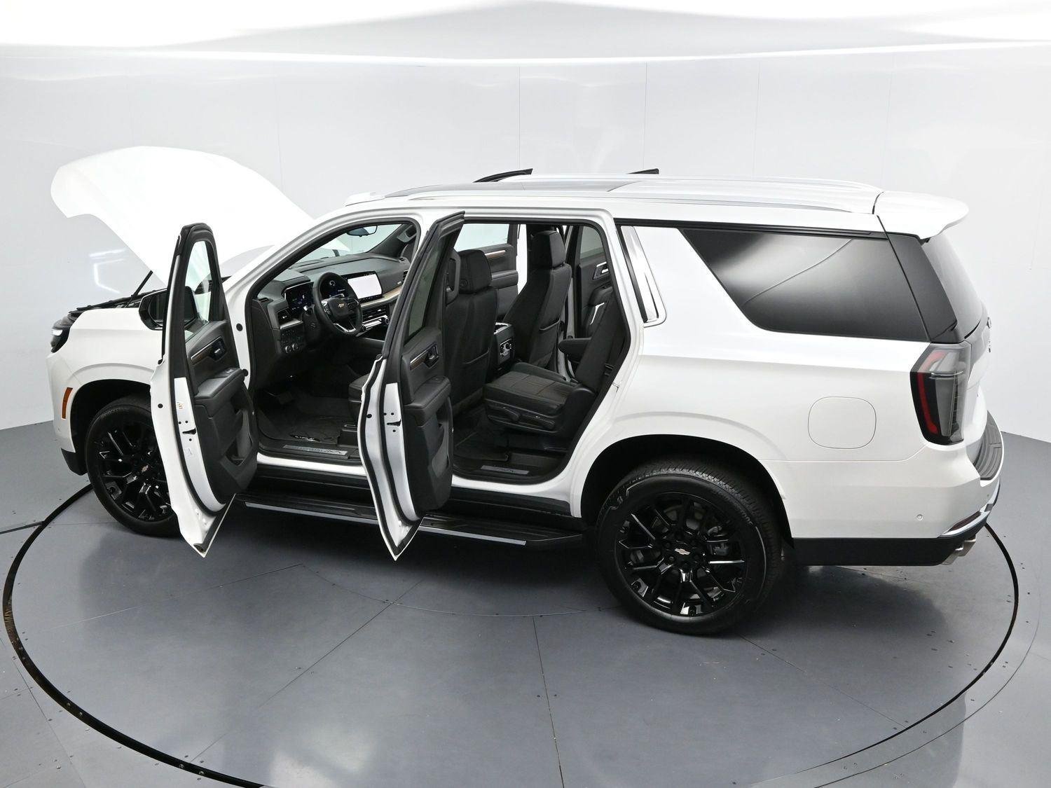 Used 2025 Iridescent Pearl Tricoat Chevrolet High Country image 40