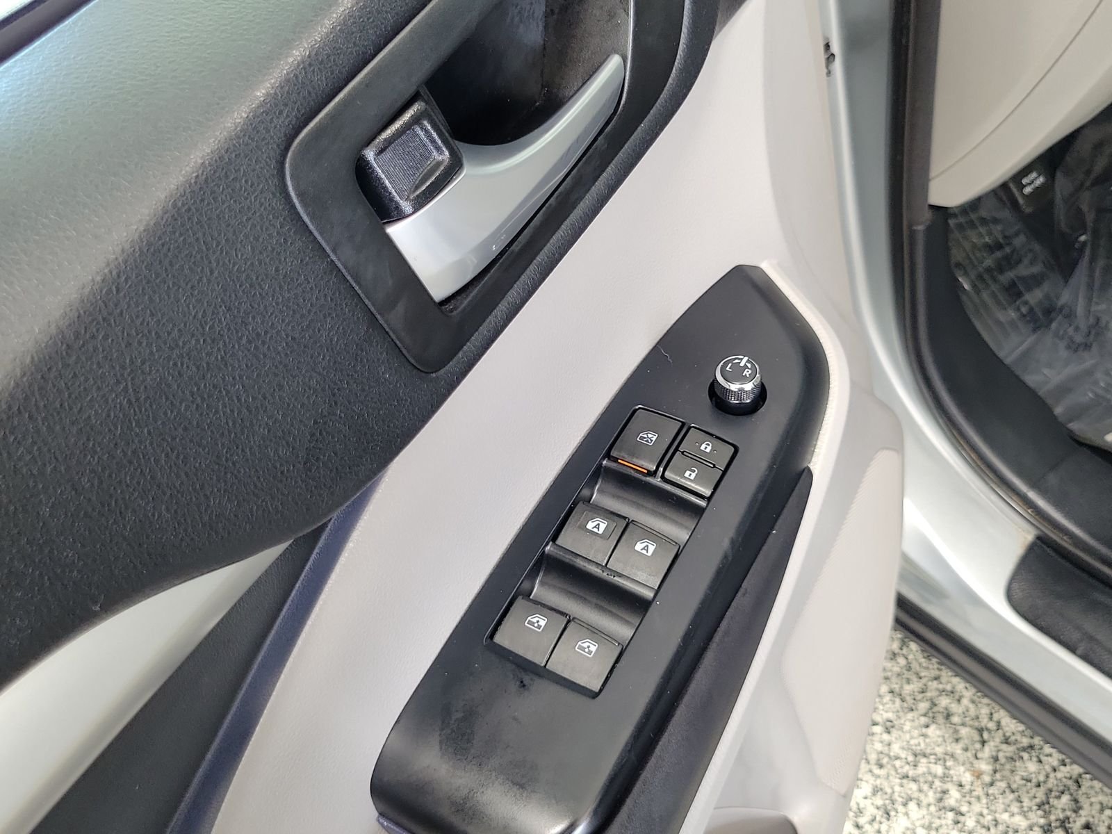 Used 2017 Silver Toyota XLE image 7