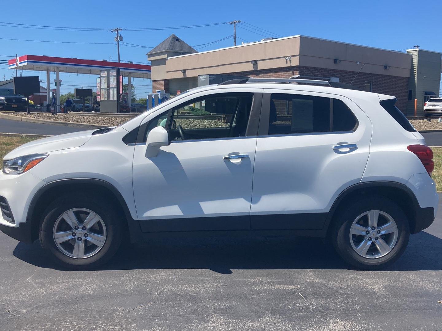 Used 2018 Summit White Chevrolet LT image 4