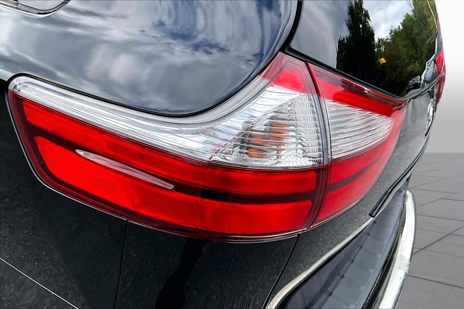 Used 2018 Midnight Black Metallic Toyota XLE image 26