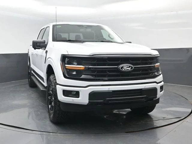 New 2026 Oxford White Ford XLT image 2
