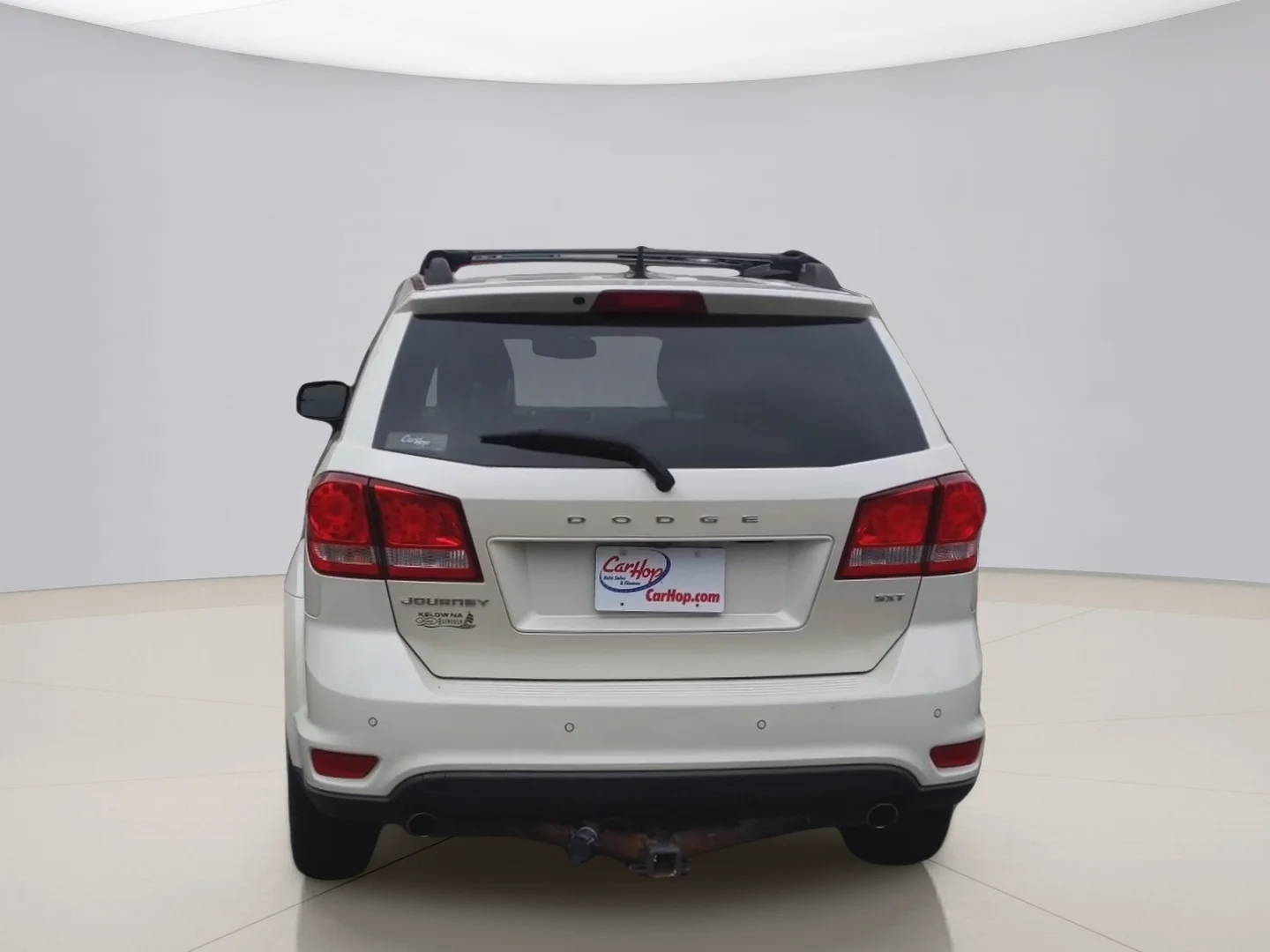 Used 2013 White Dodge SXT image 4