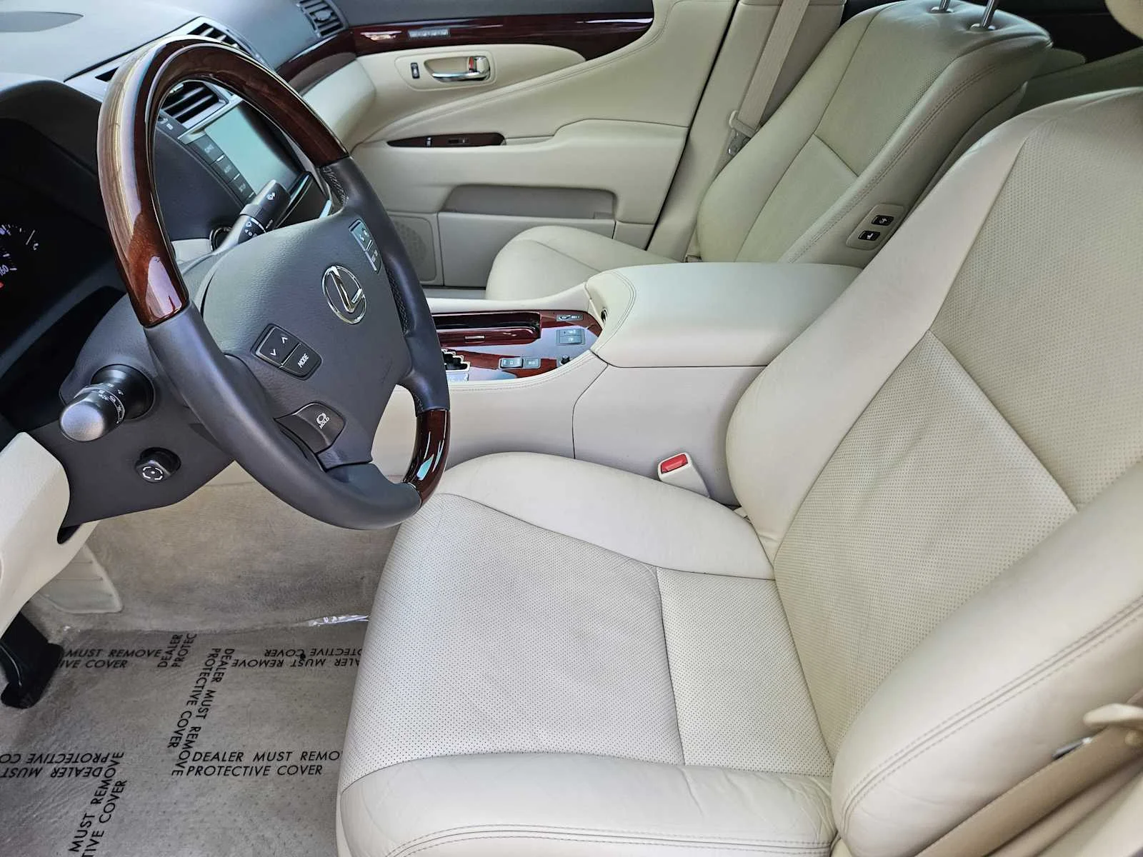 Used 2010 Matador Red Mica Lexus  image 8