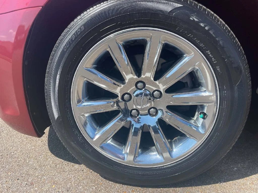 Used 2012 Red Chrysler Limited image 7
