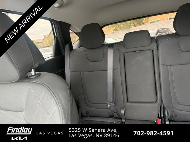 Used 2024 White Hyundai SE image 16