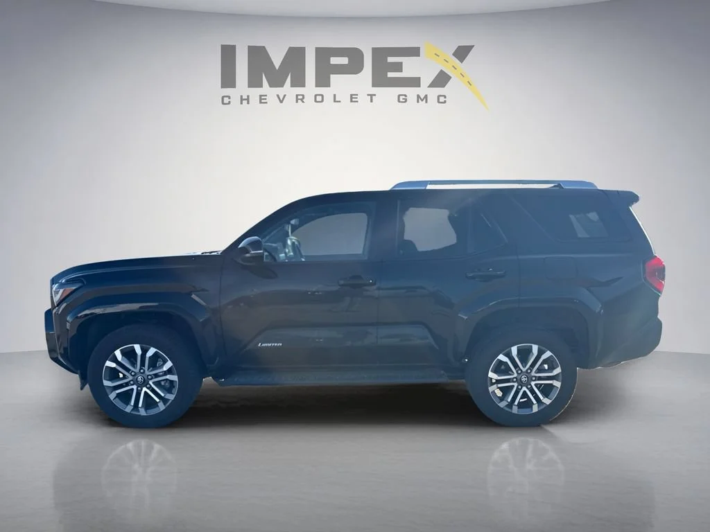 Used 2025  Toyota SR5 image 2