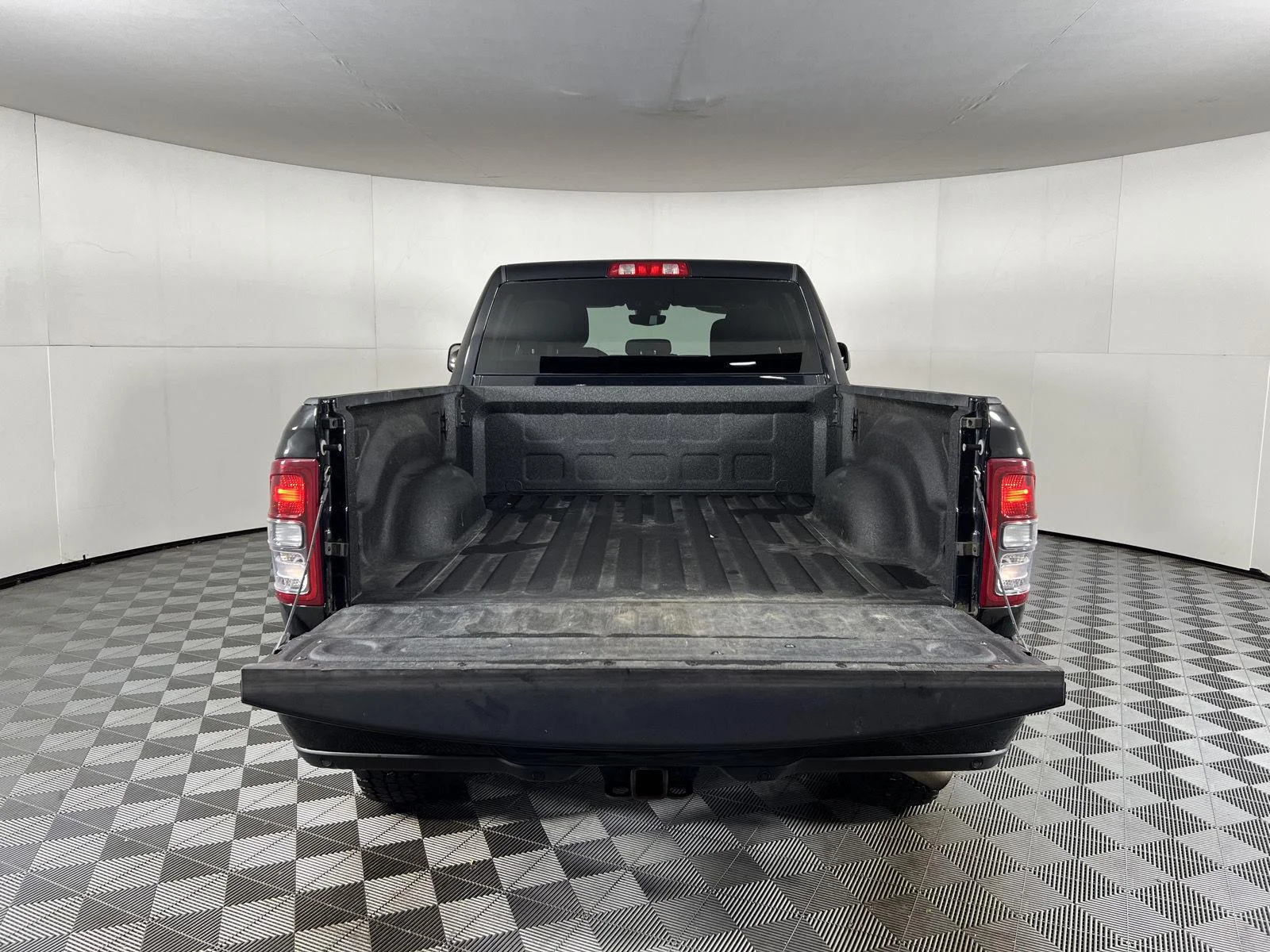 Used 2022 Diamond Black Crystal Pearlcoat Ram Big Horn image 23